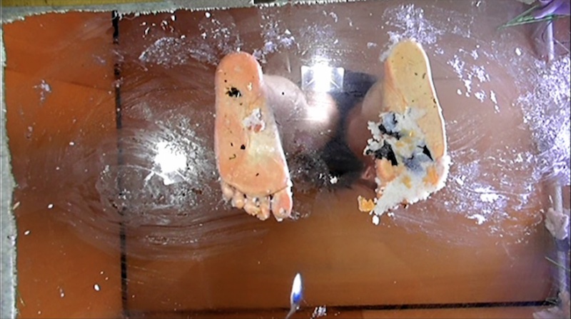 生足＆ハイヒールでお寿司を踏み潰して食べさせる！